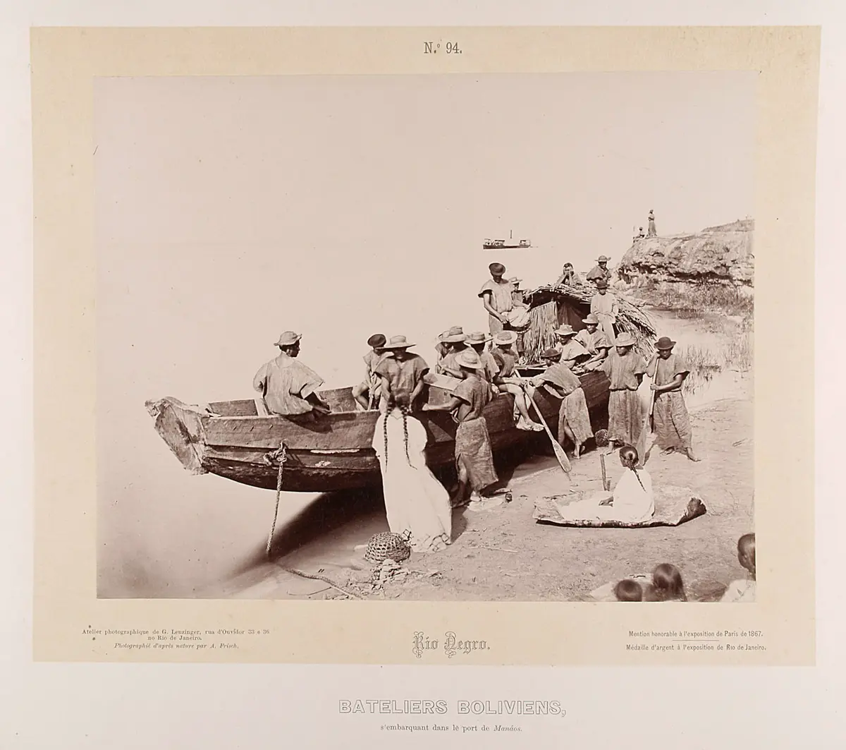 Gruppe von Flußschiffern und Boot