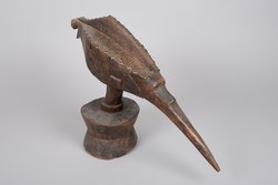 Figur eines Vogelkopfes