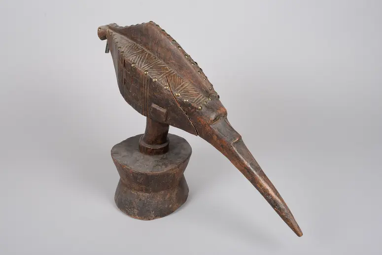 Figur eines Vogelkopfes