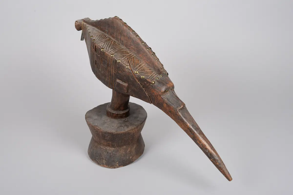 Figur eines Vogelkopfes
