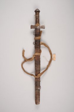 Schwert mit Scheide
