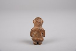 Knieende Figur