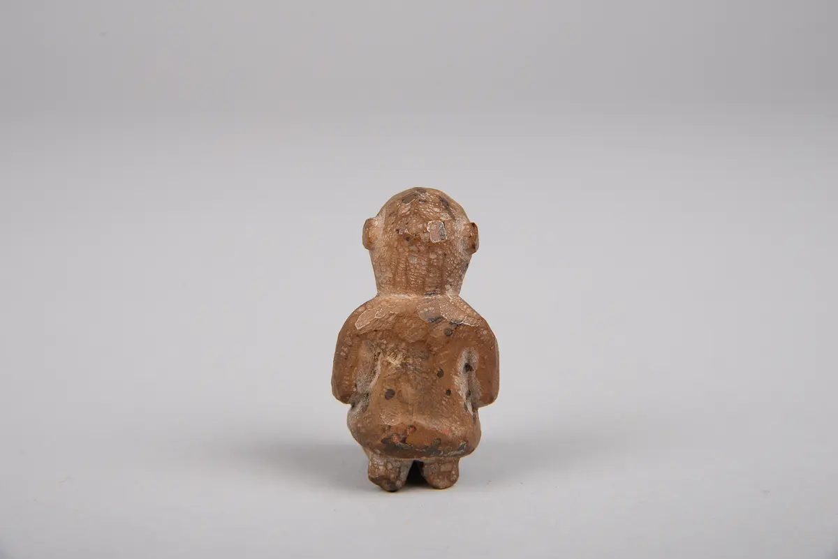 Knieende Figur