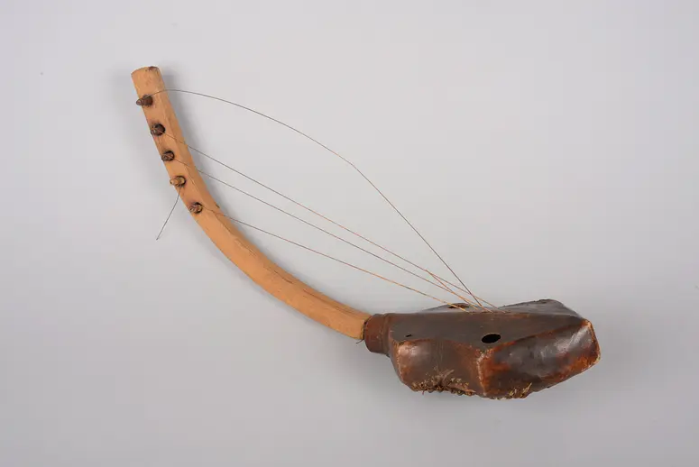 Instrument: Bogenharfe