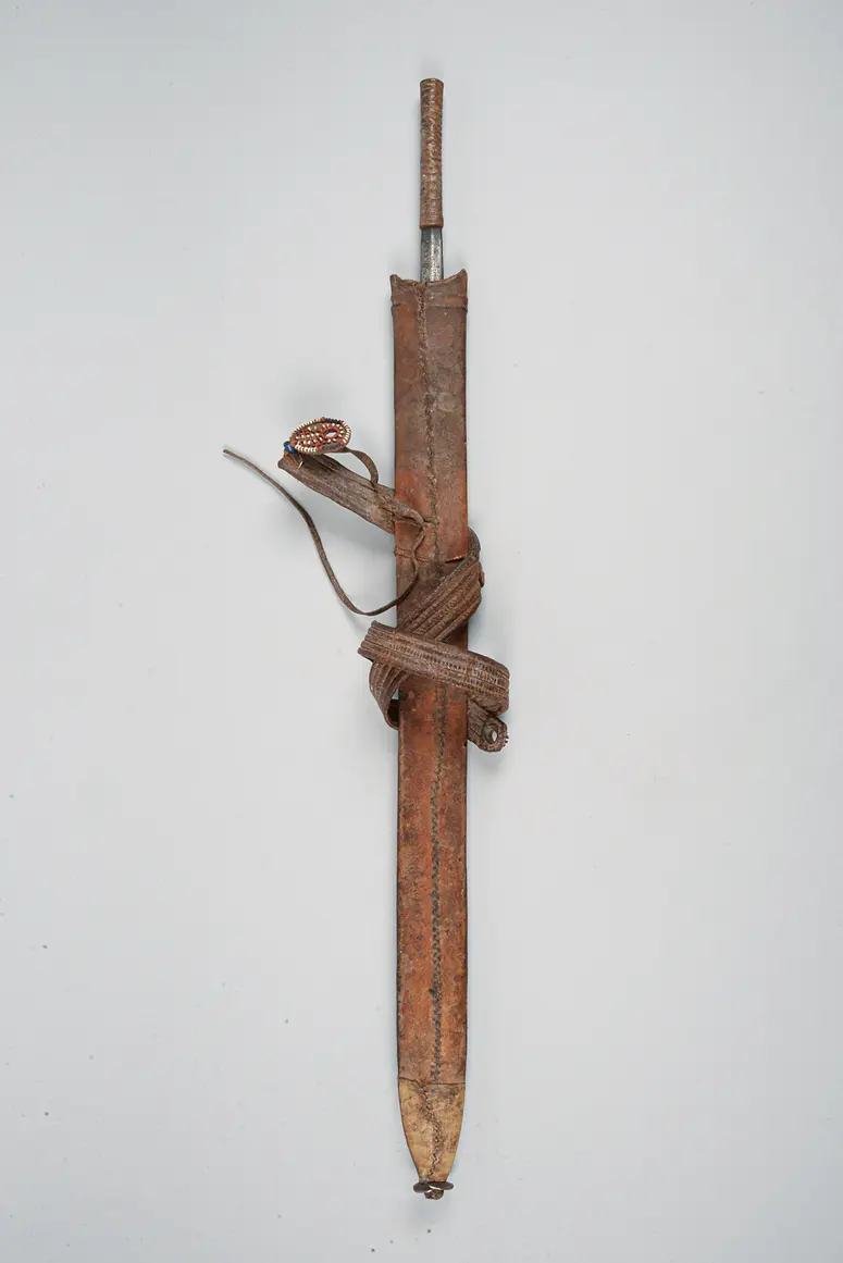 Schwert mit Scheide und Gürtel