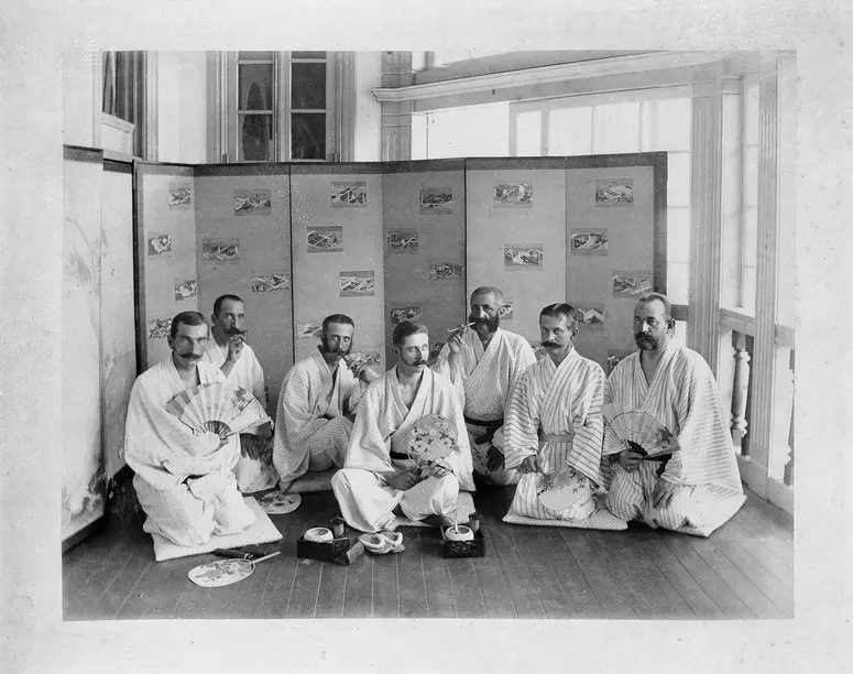 Erzherzog Franz Ferdinand von Österreich-Este mit Begleitung in japanischen Kostüm im Fujiya-Hotel