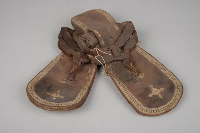 Paar Sandalen
