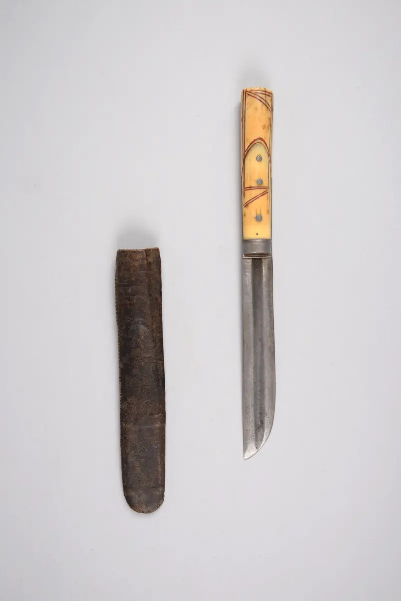 Messer mit Scheide