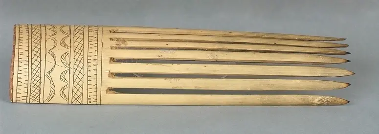 Decorative comb